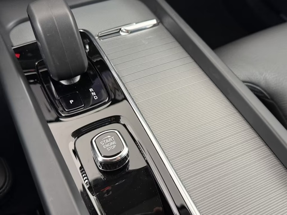Volvo XC 60 T8 Plus Dark - foto 17