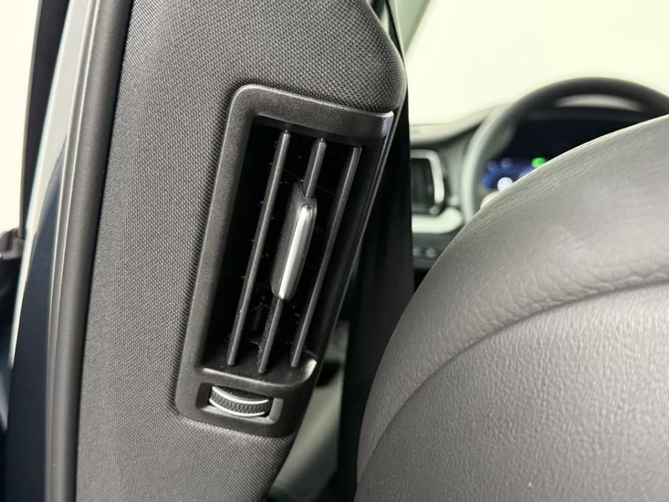 Volvo XC 60 T8 Plus Dark - foto 33