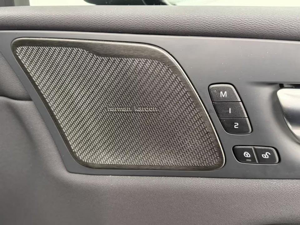 Volvo XC 60 T8 Plus Dark - foto 30