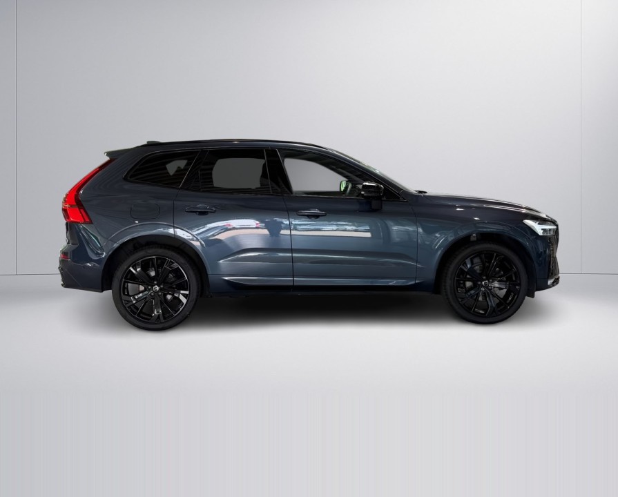 Volvo XC 60 B5 AWD Plus Black Edition (2)