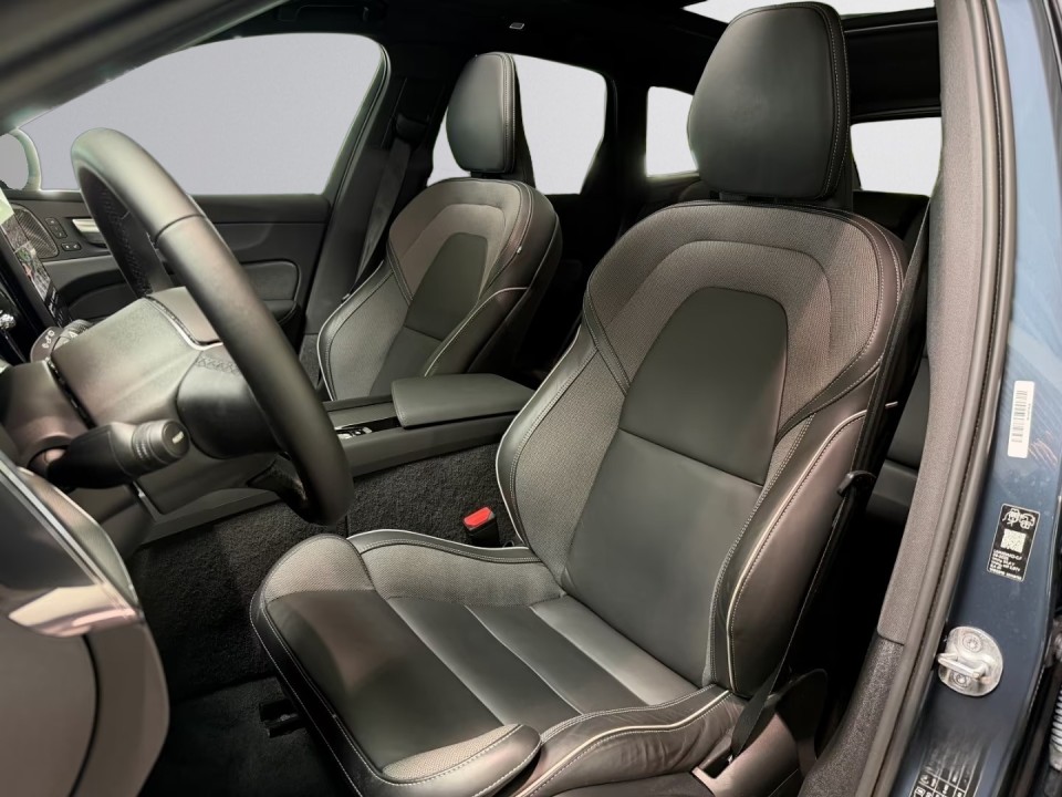 Volvo XC 60 B5 AWD Plus Black Edition - foto 14