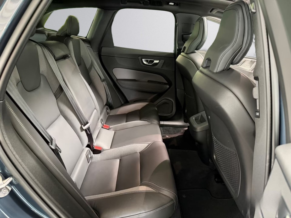 Volvo XC 60 B5 AWD Plus Black Edition - foto 30