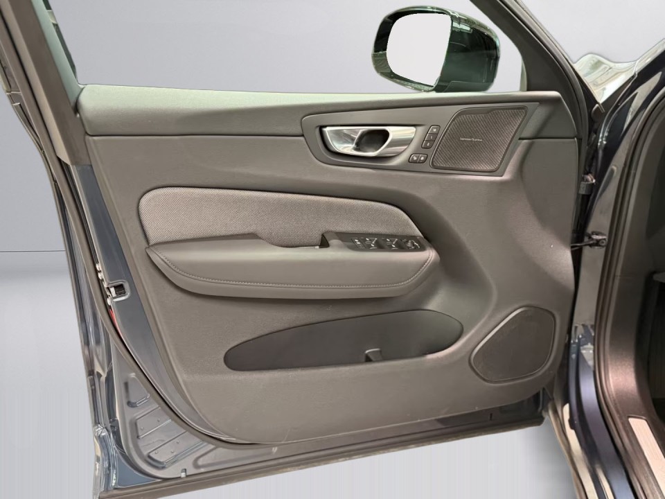 Volvo XC 60 B5 AWD Plus Black Edition - foto 33