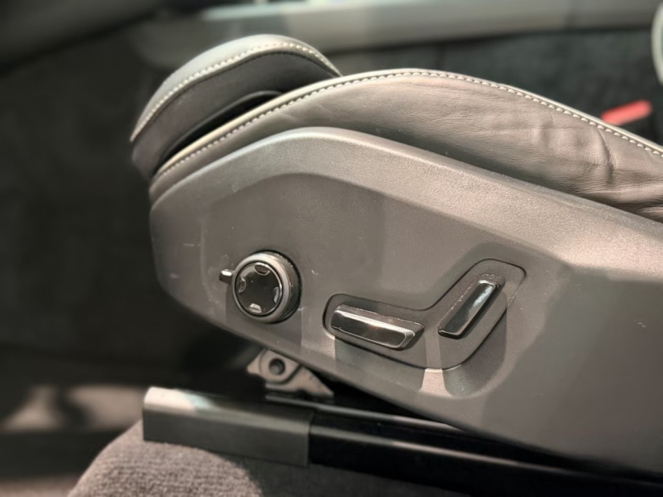 Volvo XC 60 B5 AWD Plus Black Edition - foto 36