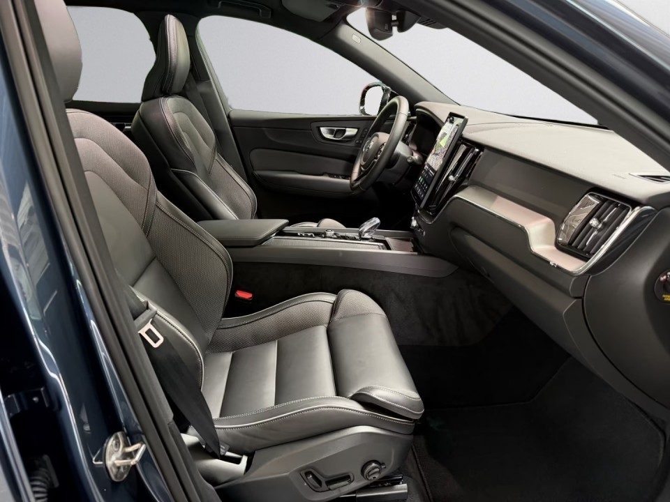 Volvo XC 60 B5 AWD Plus Black Edition - foto 15