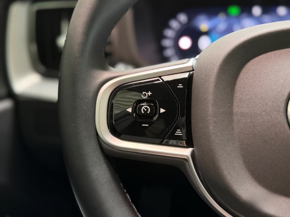 Volvo XC 60 B5 AWD Plus Black Edition - foto 17