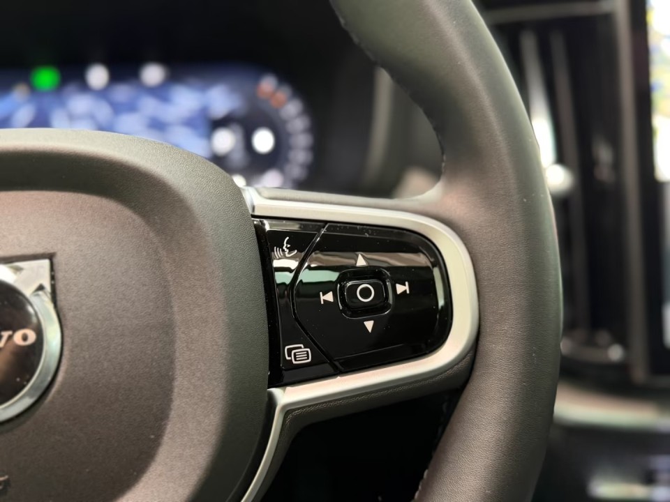 Volvo XC 60 B5 AWD Plus Black Edition - foto 18