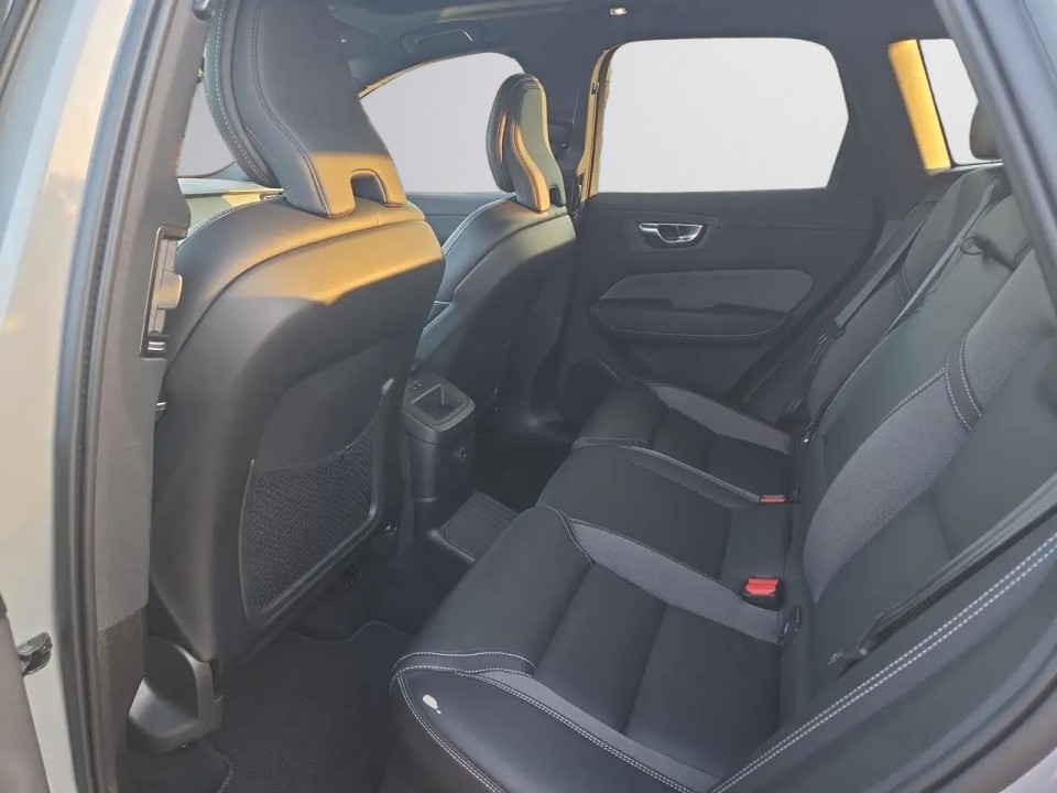 Volvo XC 60 T8 AWD Recharge Plus Dark - foto 15