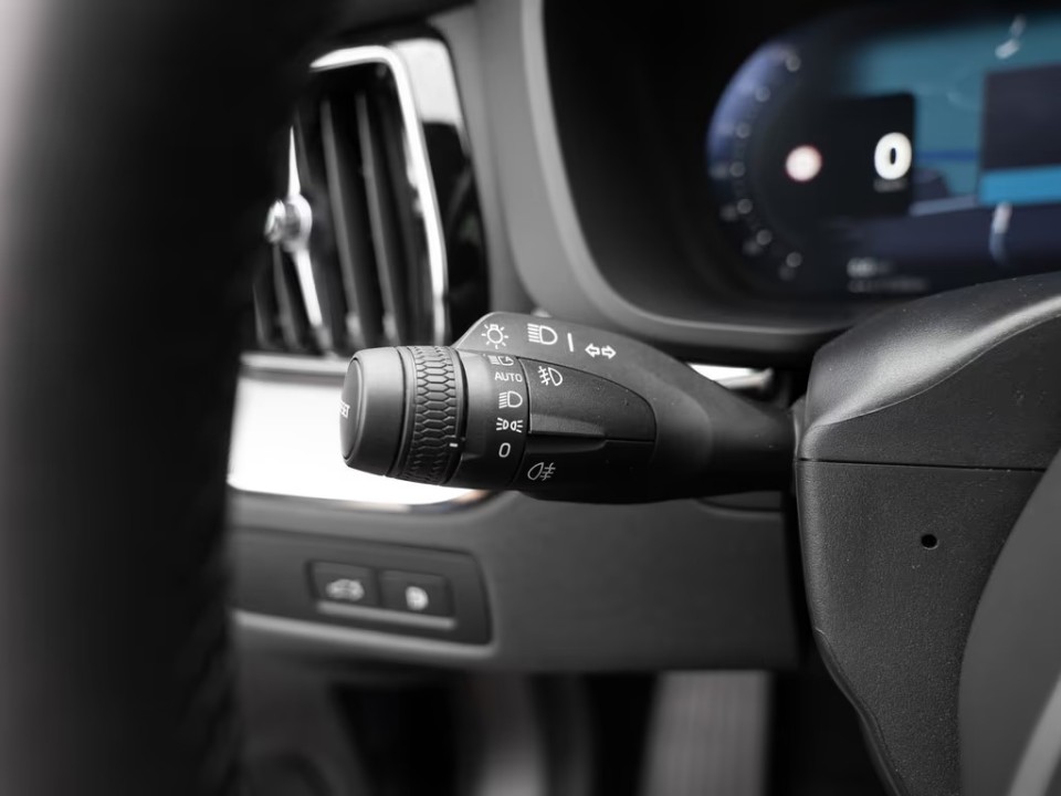 Volvo XC 60 T8 Plus Black Edition Recharge - foto 31
