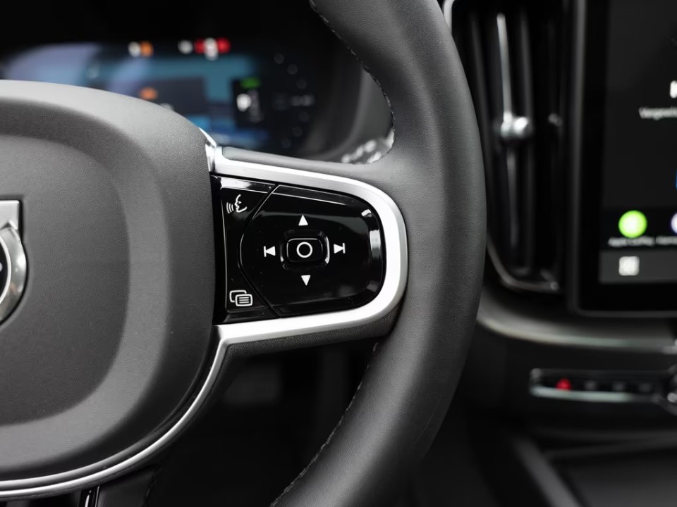 Volvo XC 60 T8 Plus Black Edition Recharge - foto 29