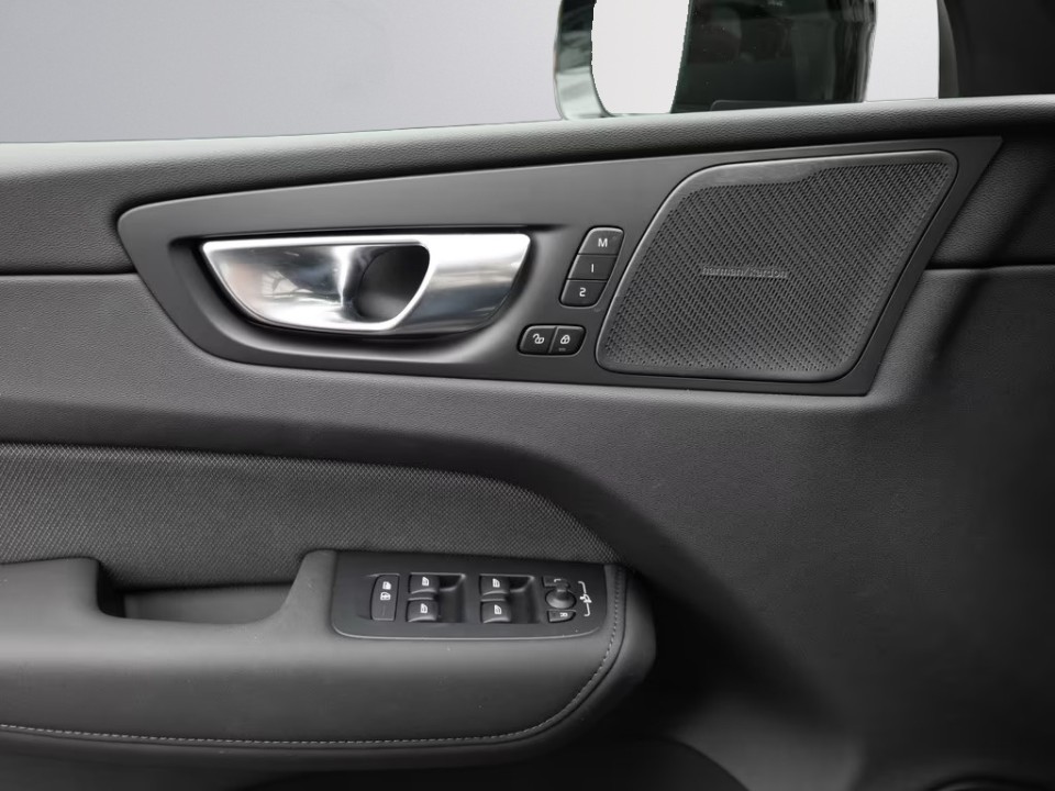 Volvo XC 60 T8 Plus Black Edition Recharge - foto 40