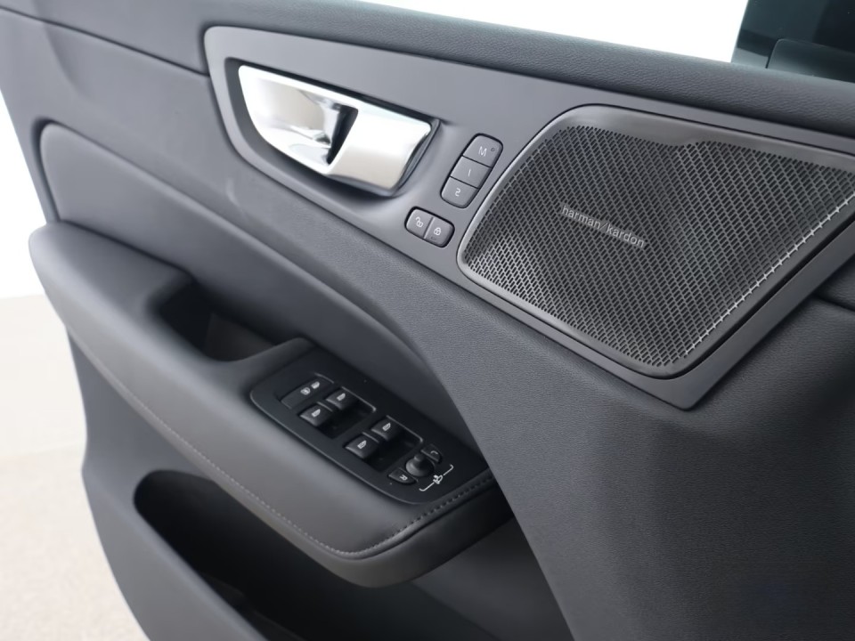 Volvo XC 60 Plus Dark B5 - foto 18