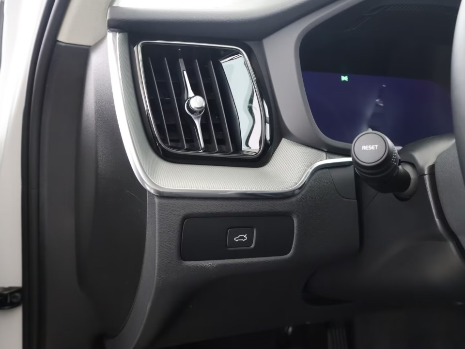 Volvo XC 60 Plus Dark B5 - foto 15