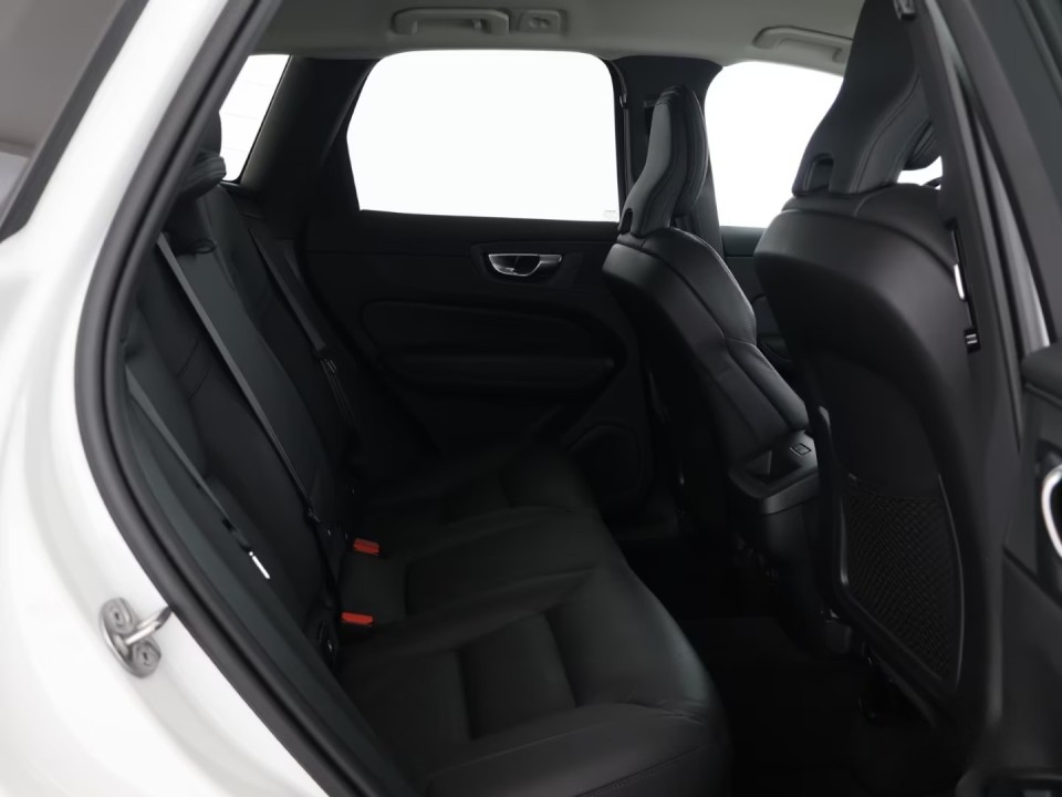 Volvo XC 60 Plus Dark B5 - foto 16