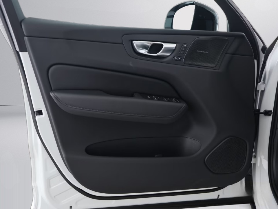 Volvo XC 60 Plus Dark B5 - foto 17