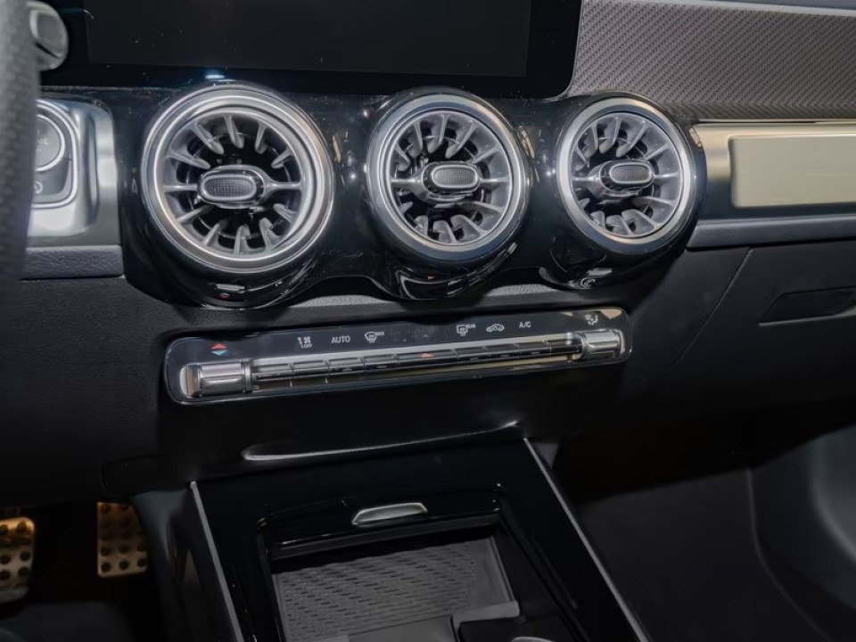 Mercedes-Benz GLB 220d 4MATIC AMG Line - foto 11