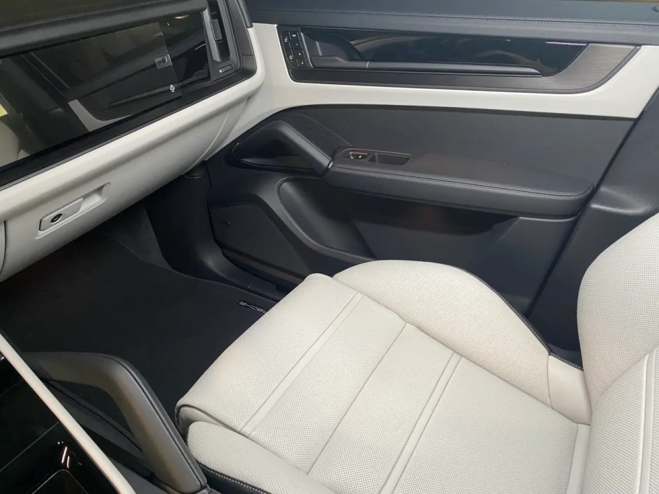 Porsche Cayenne Coupe E-Hybrid Black Edition - foto 13