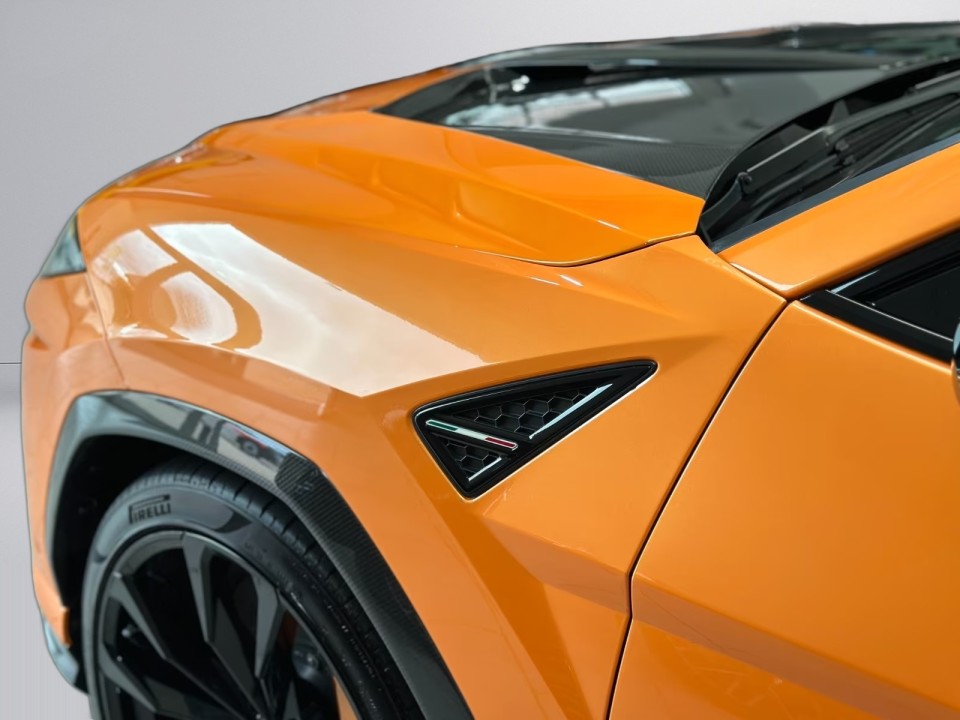 Lamborghini URUS - foto 31