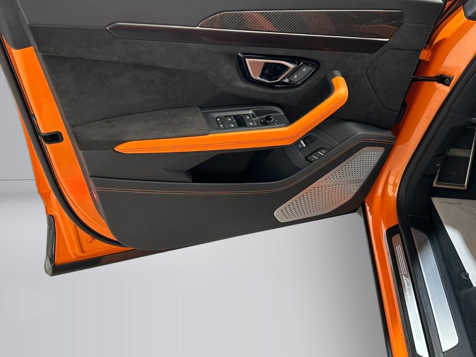 Lamborghini URUS - foto 24