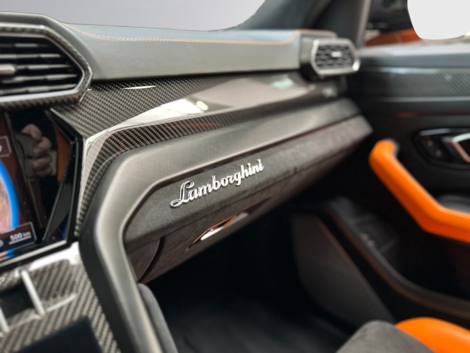 Lamborghini URUS - foto 16