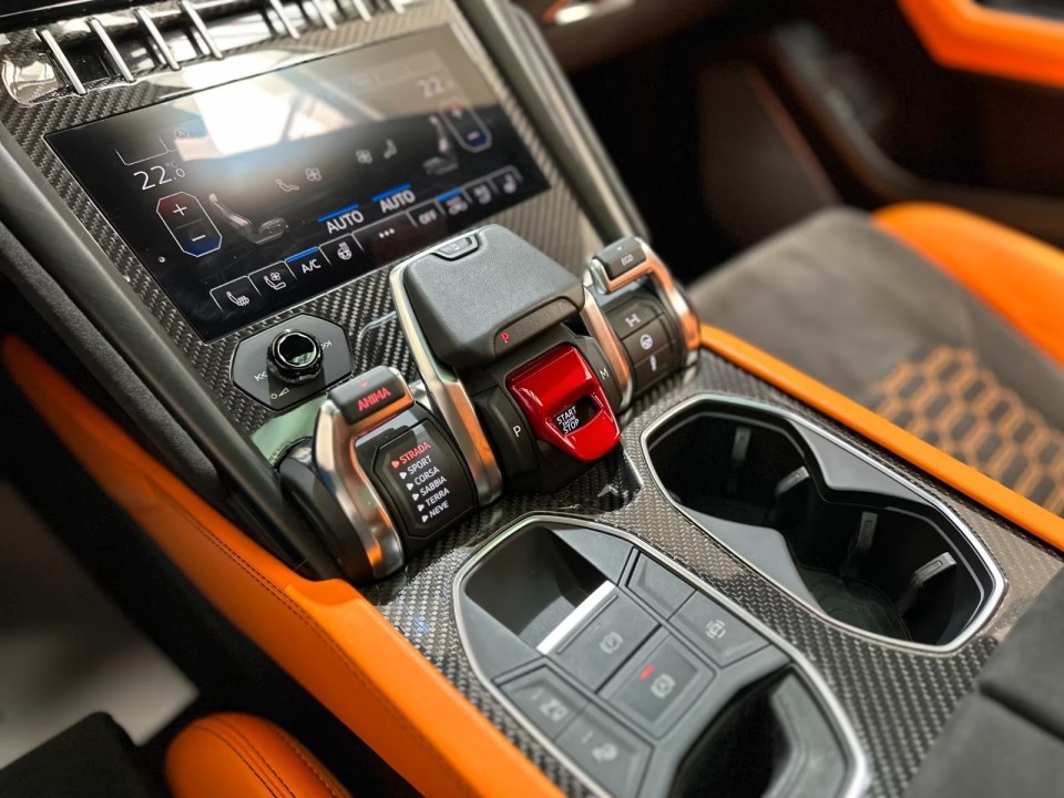 Lamborghini URUS - foto 11