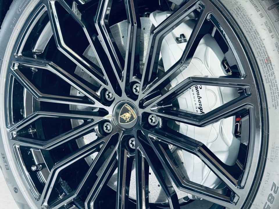 Lamborghini Urus SE - foto 46