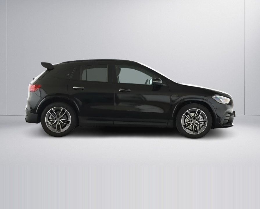 Mercedes-Benz GLA 35 AMG 4MATIC (2)