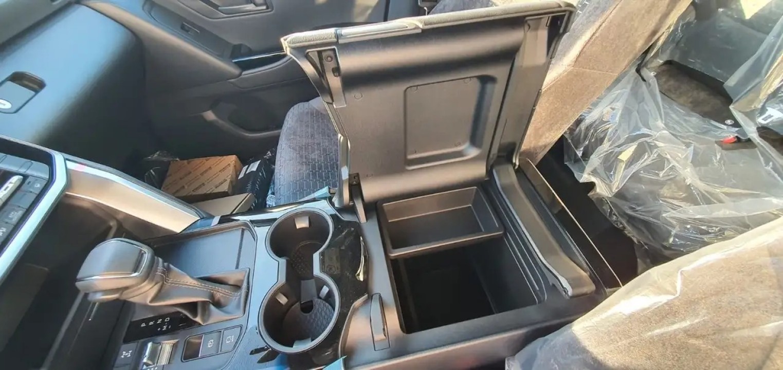 Toyota Land Cruiser 300 - foto 10