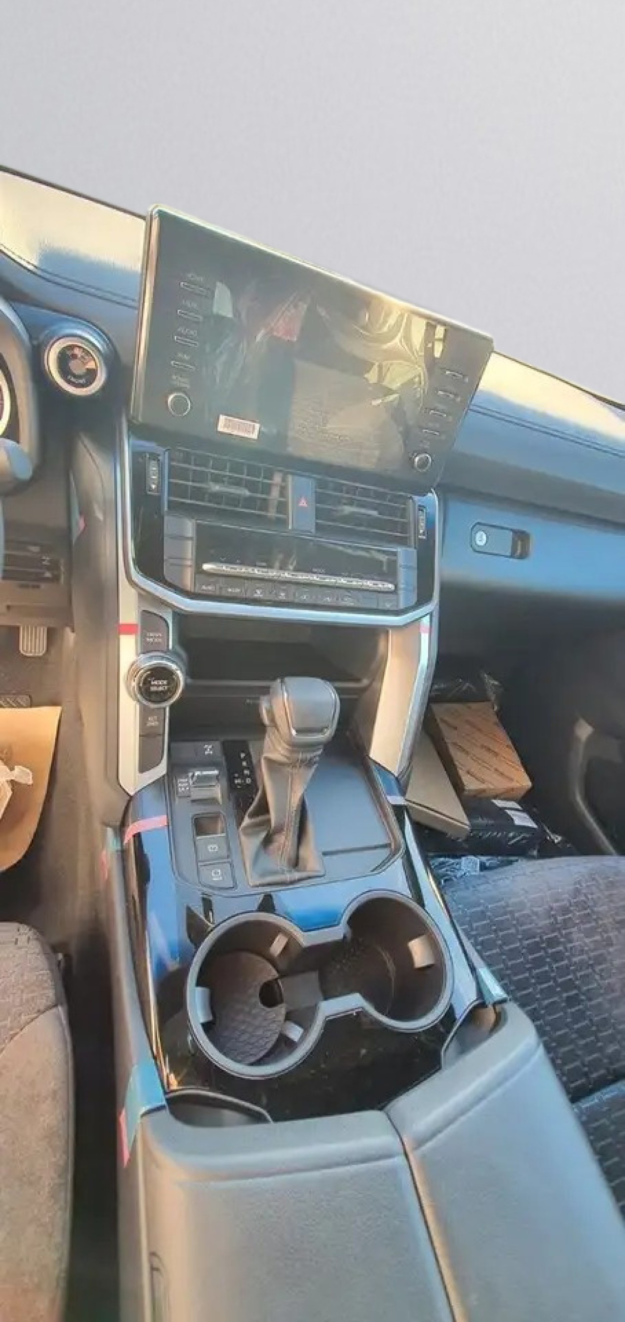 Toyota Land Cruiser 300 - foto 13