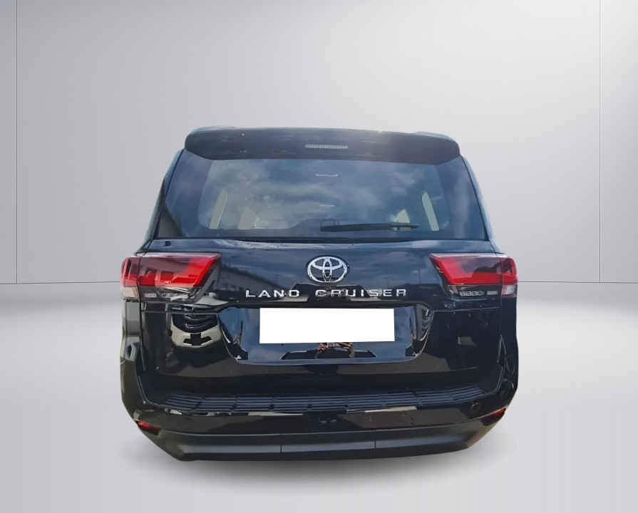 Toyota Land Cruiser 300 (3)
