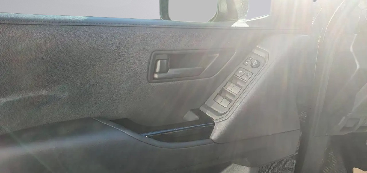 Toyota Land Cruiser 300 - foto 12
