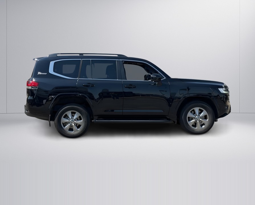 Toyota Land Cruiser 300 70th Anniversary (2)