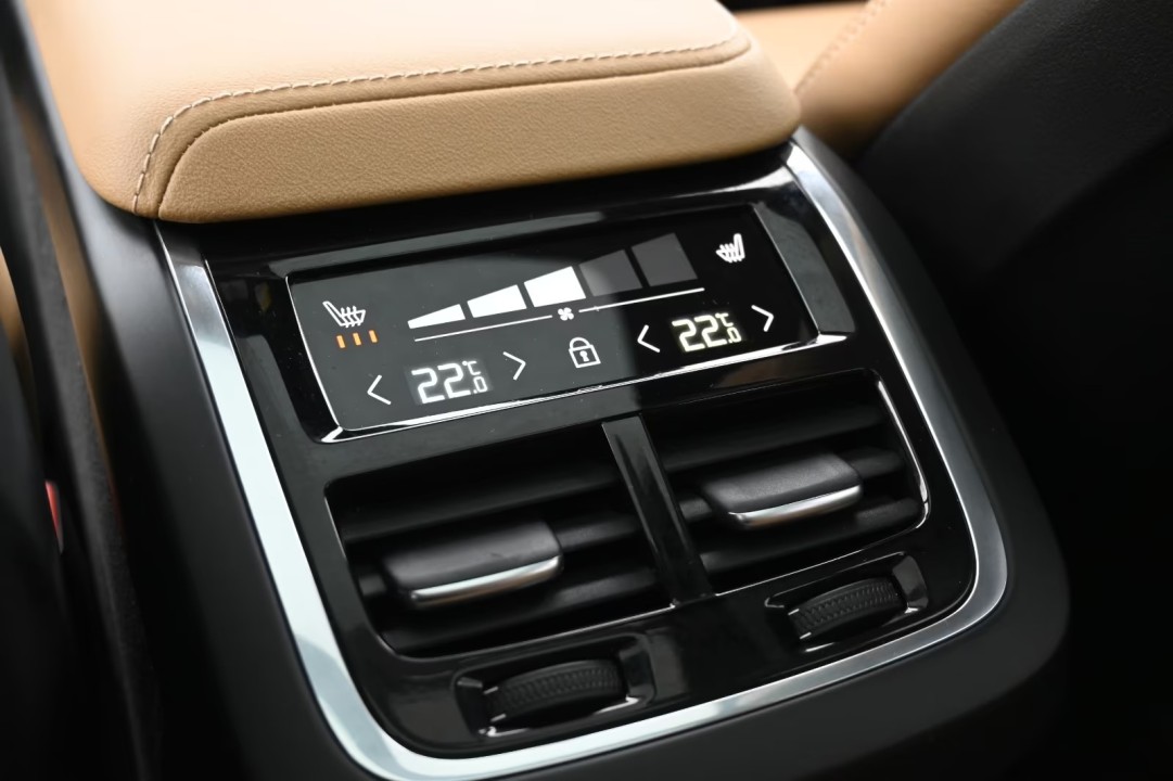 Volvo XC 60 Volvo XC60 B4 D AWD Ultimate - foto 19