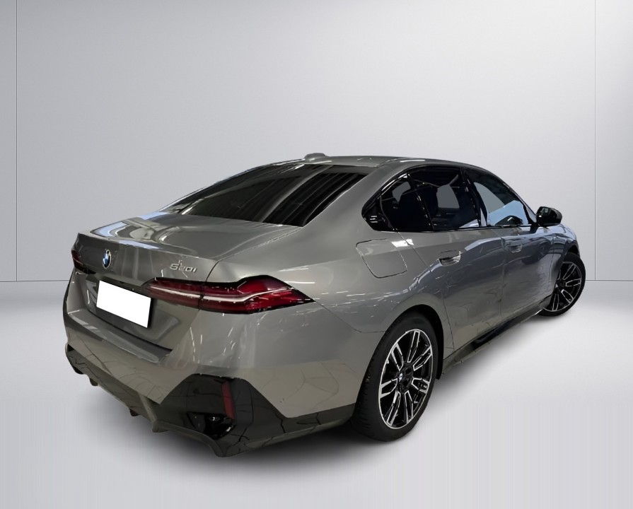 BMW Seria 5 520i M-Sport (3)