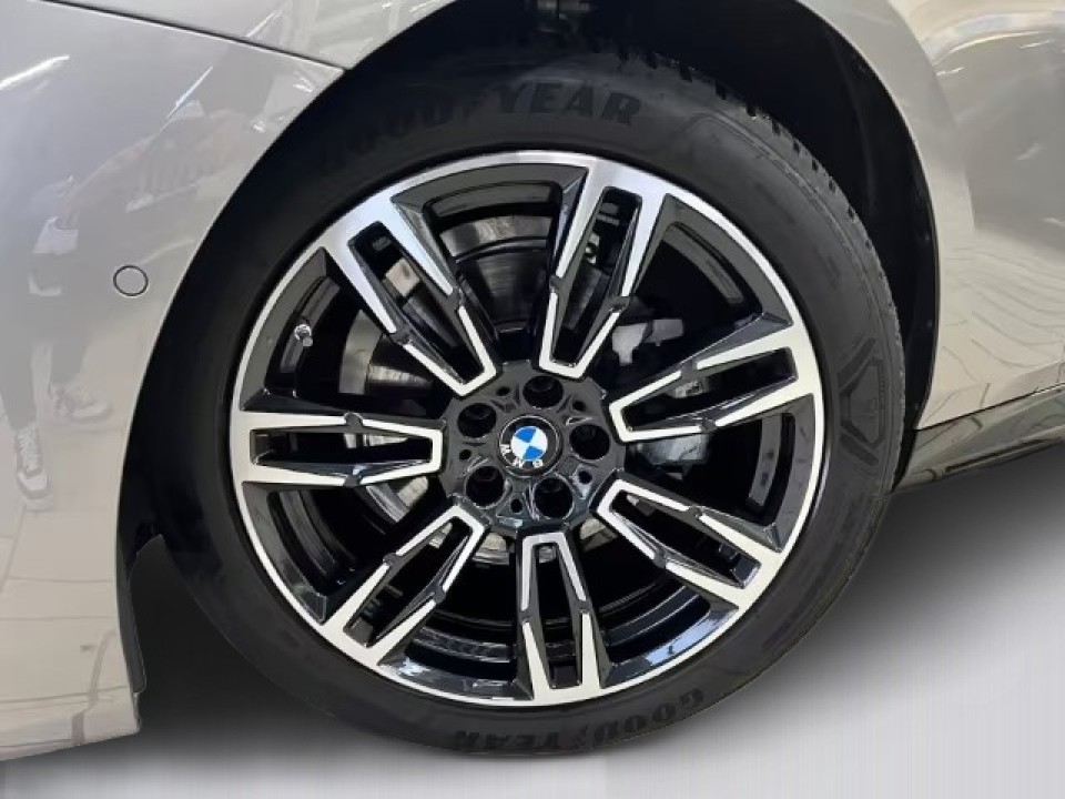 BMW Seria 5 520i M-Sport - foto 18