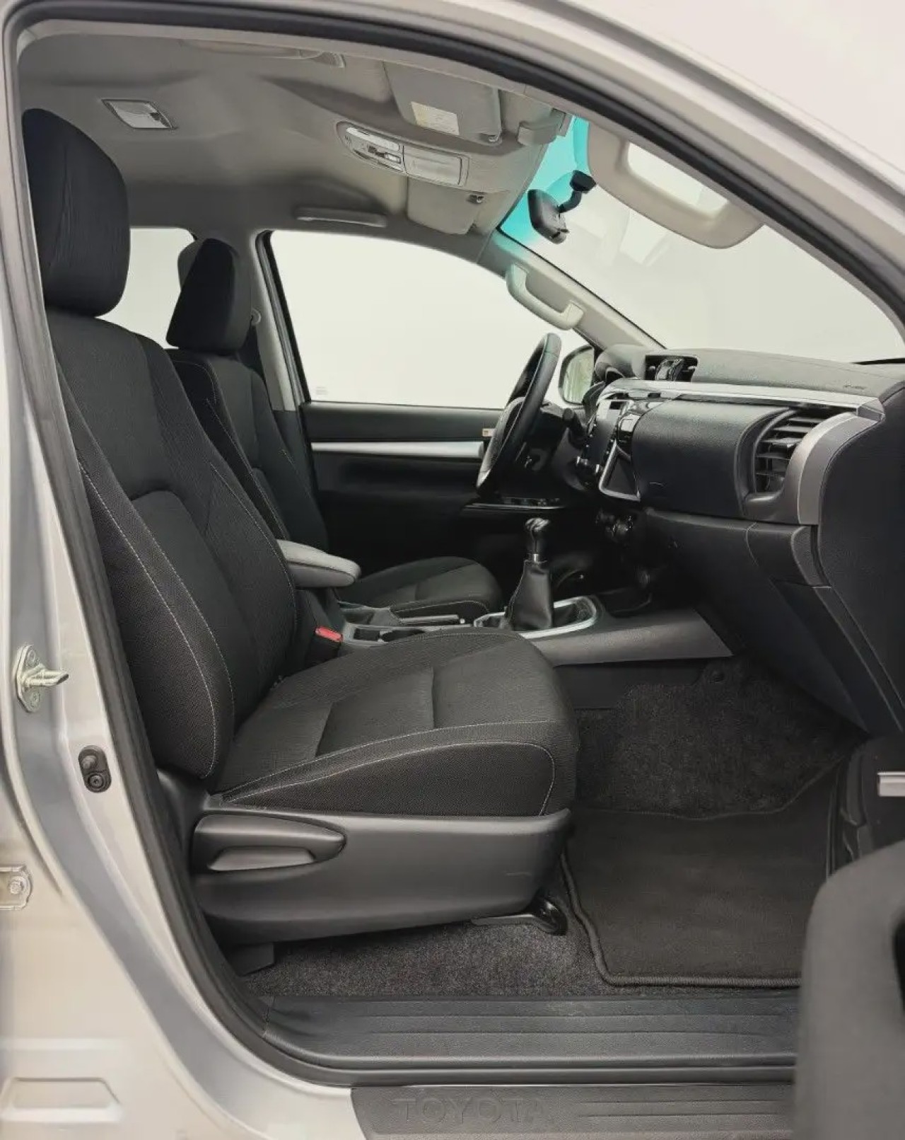 Toyota Hilux - foto 8