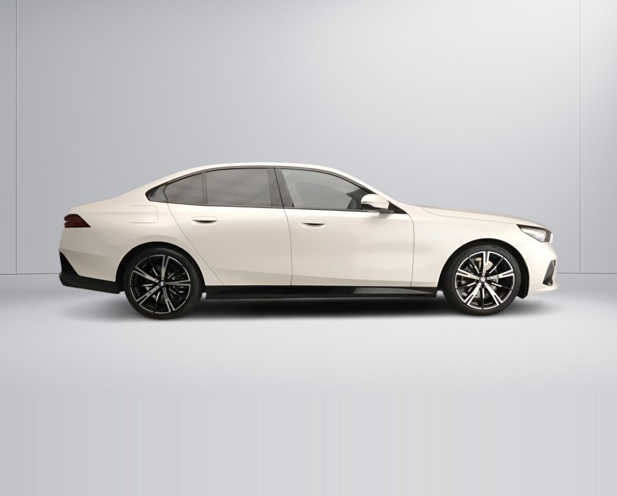 BMW Seria 5 520i M-Sport (3)