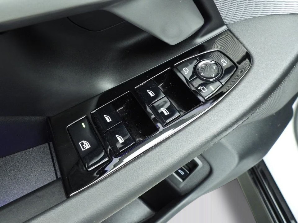 BMW Seria 5 520i M-Sport - foto 32