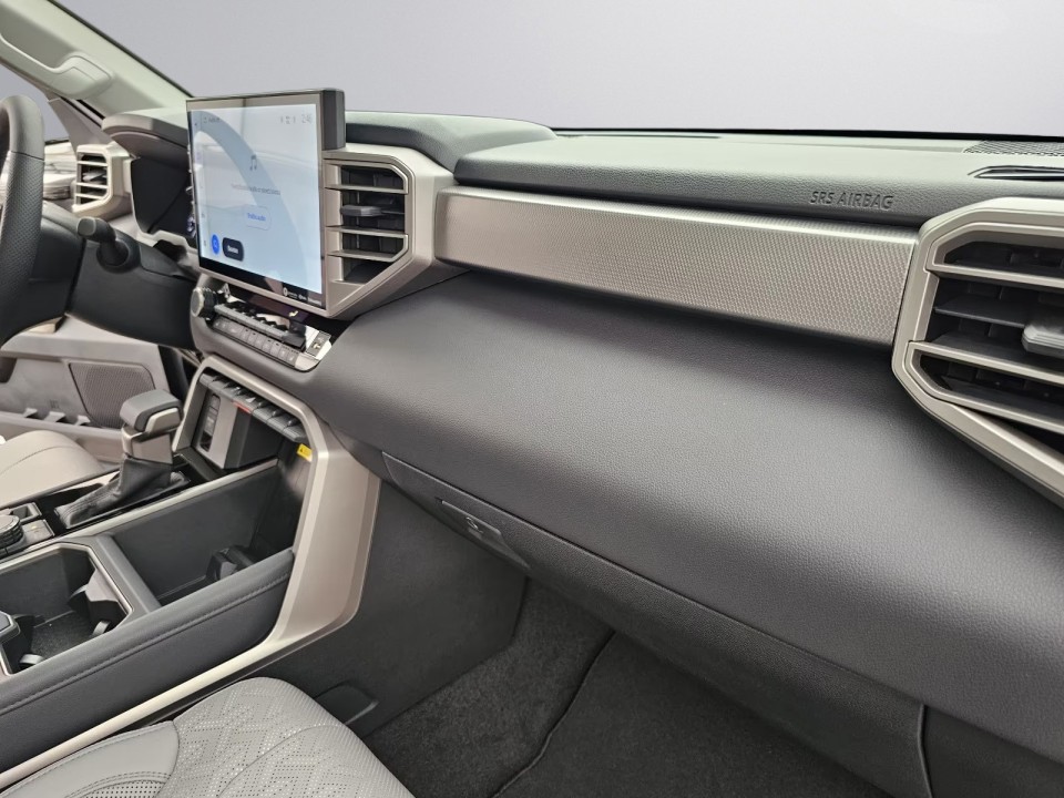 Toyota Tundra Limited V6 - foto 17
