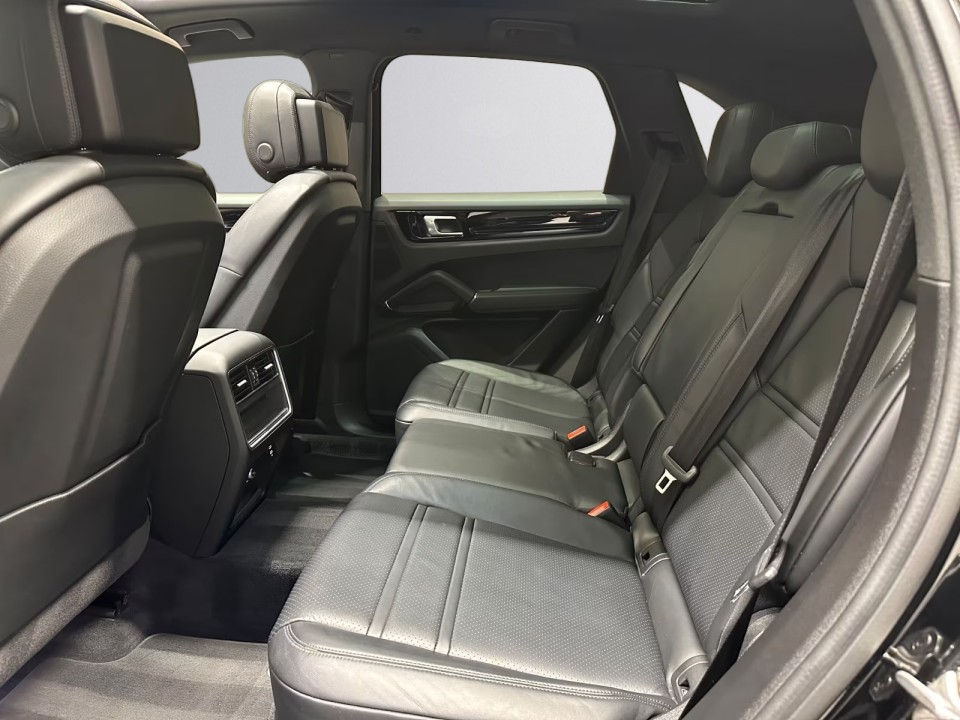 Porsche Cayenne - foto 16