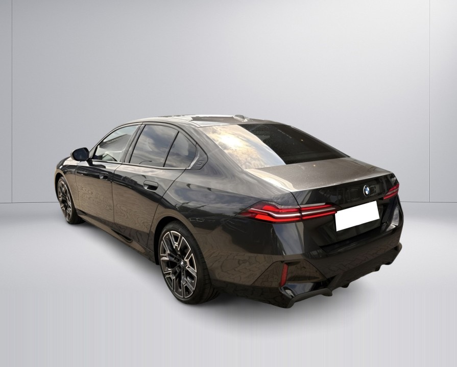 BMW Seria 5 520i M-Sport (3)