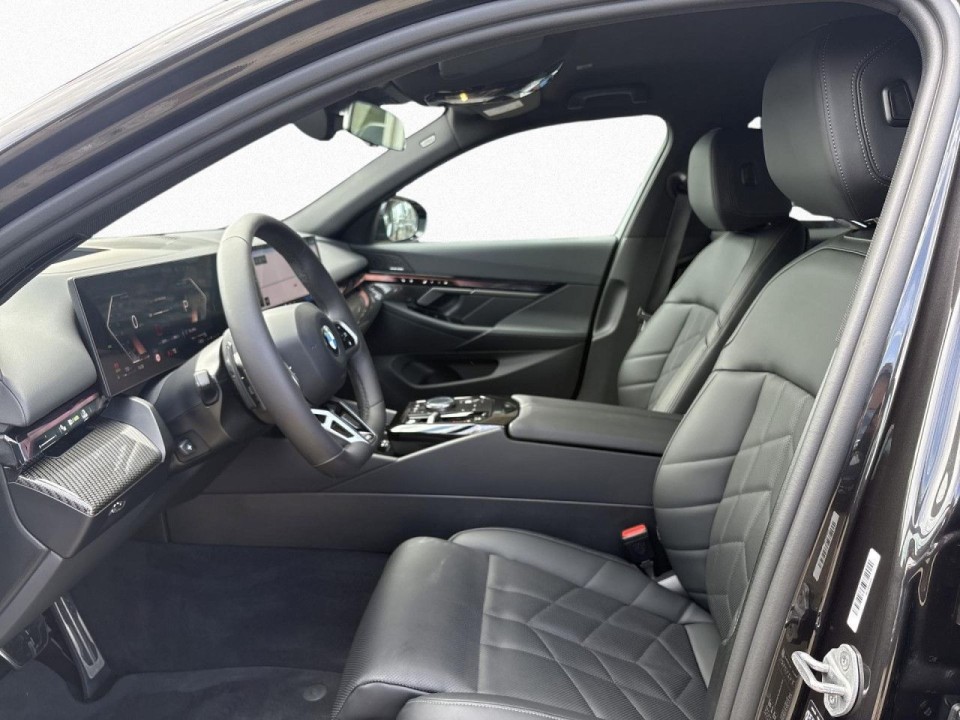 BMW Seria 5 520i M-Sport (5)