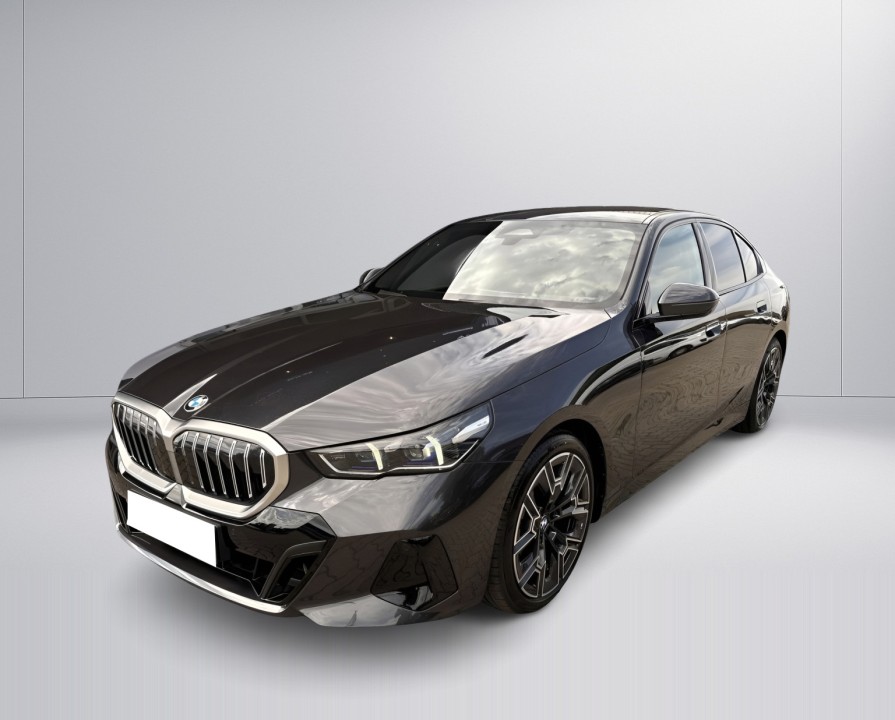BMW Seria 5 520i M-Sport (2)