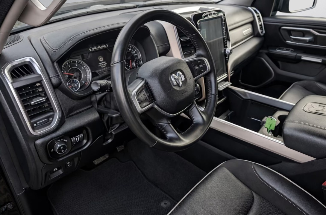 Dodge RAM 1500 Laramie - foto 9