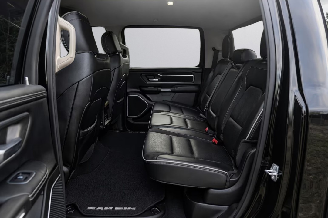 Dodge RAM 1500 Laramie - foto 13