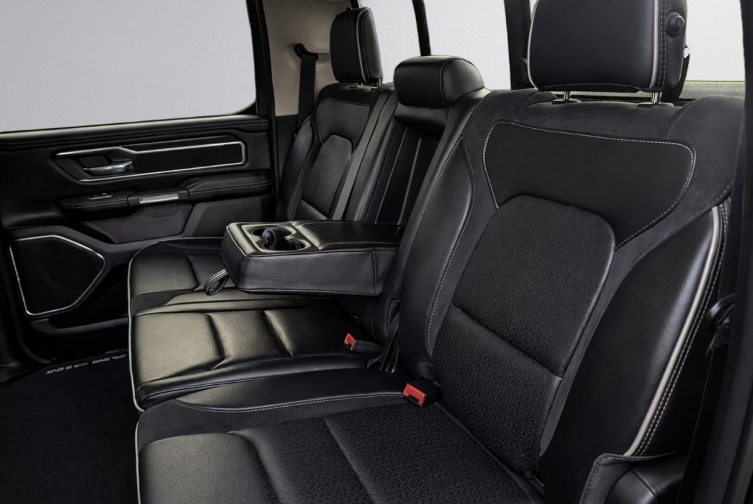 Dodge RAM 1500 Laramie - foto 12