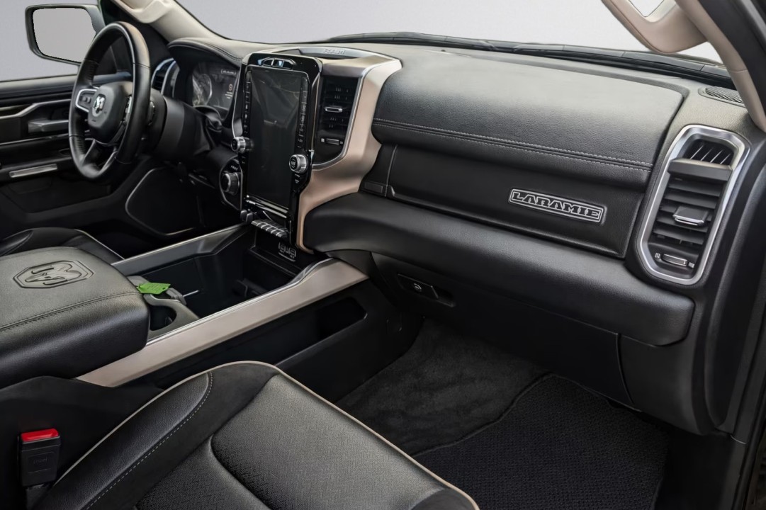 Dodge RAM 1500 Laramie - foto 17