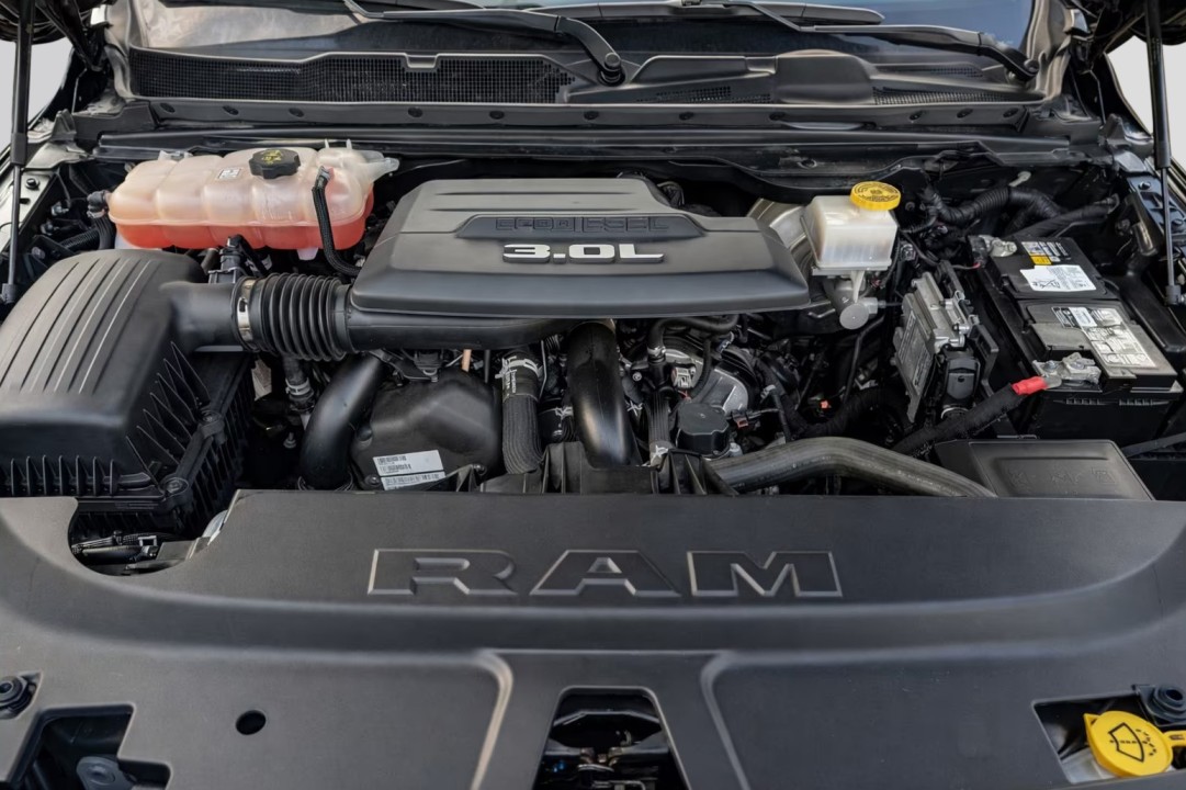 Dodge RAM 1500 Laramie - foto 24