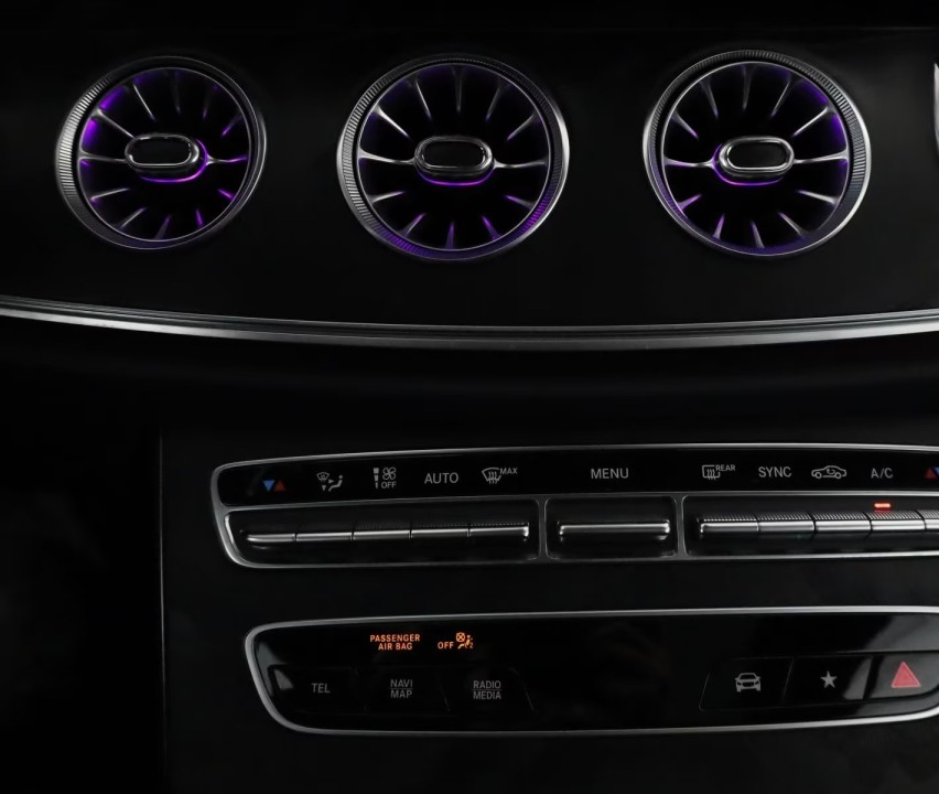 Mercedes-Benz E 300 AMG Line - foto 13