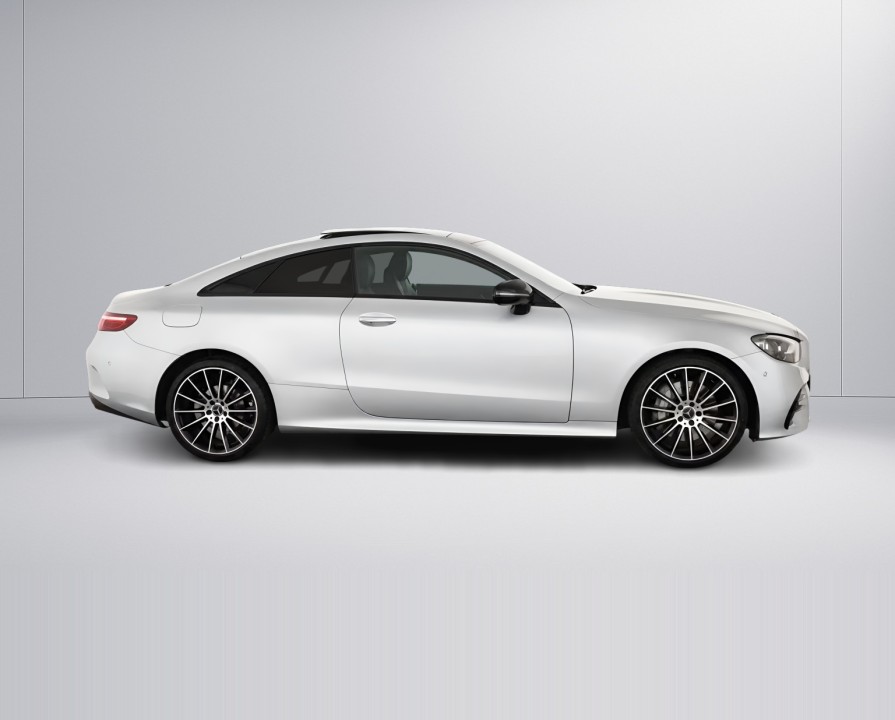 Mercedes-Benz E 300 AMG Line (2)